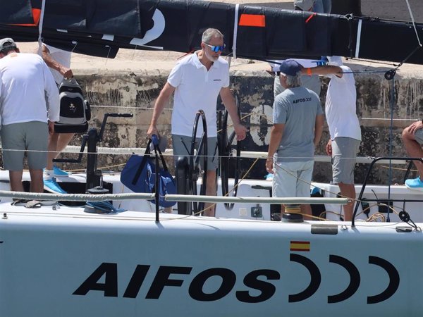 El Rey Felipe VI da el pistoletazo de salida a la Copa del Rey MAPFRE desde el 'Aifos'