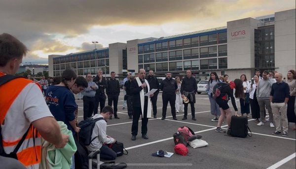 Seiscientos jóvenes parten hacia Roma desde Pamplona para ganar el Jubileo y encontrarse con el Papa León XIV