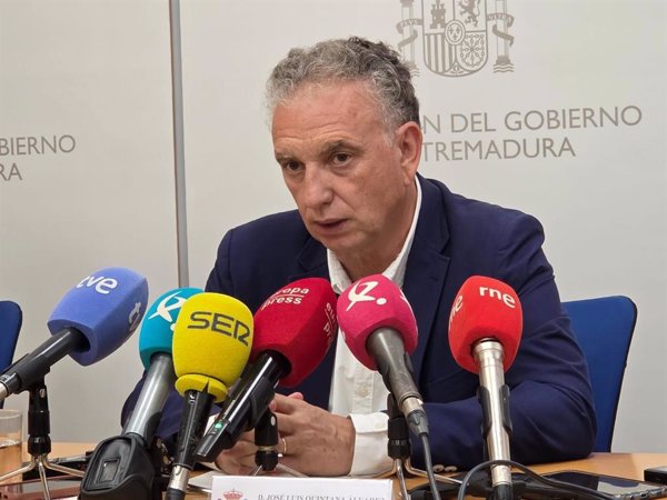 Investigan un intento de atraco con una retroexcavadora en una oficina bancaria en Badajoz