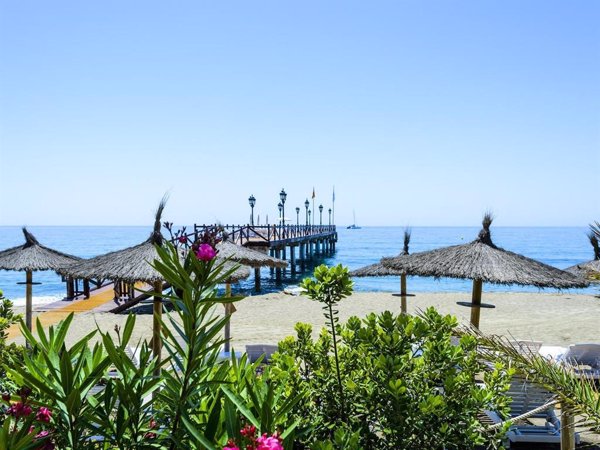 Cinco destinos costeros lanzan 'Playas sin límite' para desestacionalizar el turismo de sol y playa
