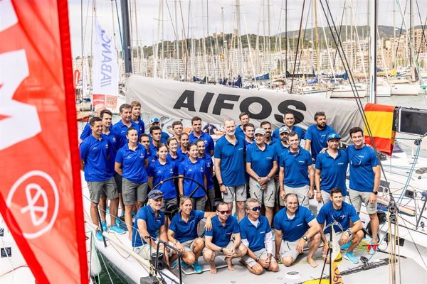 Felipe VI, al timón del Aifos en el estreno en Palma de la Copa del Rey MAPFRE de vela