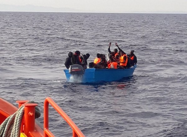 Canarias espera que se puedan incorporar unos 100 menores asilados al Canarias 50 esta semana