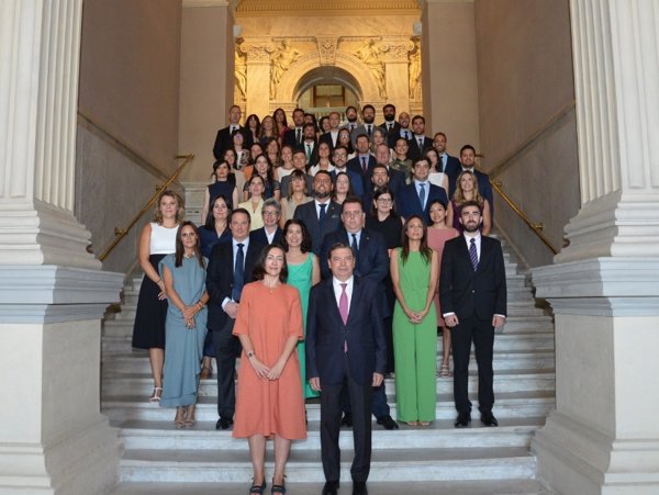 Planas anima a nuevos ingenieros agrónomos del Estado a ampliar el gran potencial agroalimentario de España