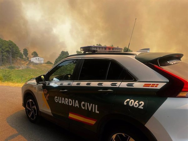Piden no acudir a llamadas de participación de redes sociales no oficiales en incendio de Cuevas del Valle (Ávila)