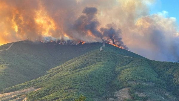 Más de 50 desalojados de alquerías de Las Hurdes (Cáceres) pasarán la noche en la Residencia de Caminomorisco