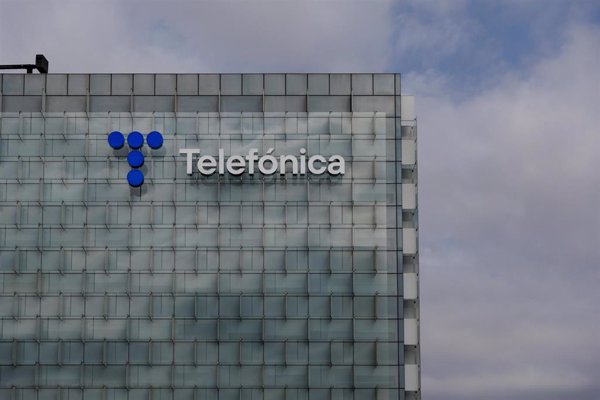 Telefónica pierde 1.355 millones hasta junio por ventas en Hispam, pero confirma previsiones y dividendo
