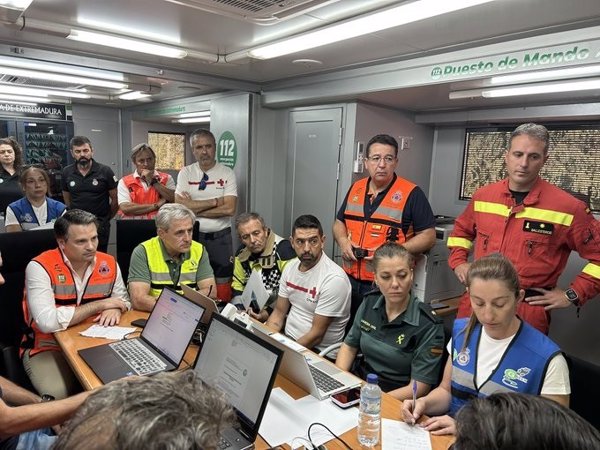 El incendio en Las Hurdes (Cáceres) ha calcinado ya 2.500 hectáreas y se han evacuado seis núcleos de población