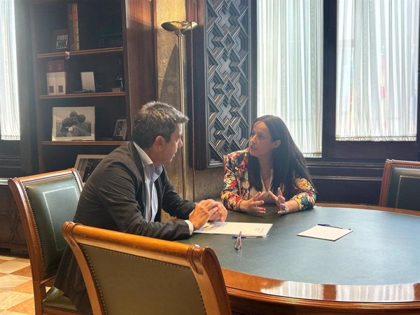 Mazón se compromete con la alcaldesa de Catarroja a un interlocutor único y un protocolo ante emergencias