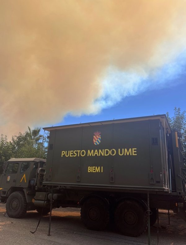 Más de 230 efectivos de la UME trabajarán este miércoles en el incendio en Las Hurdes (Cáceres)