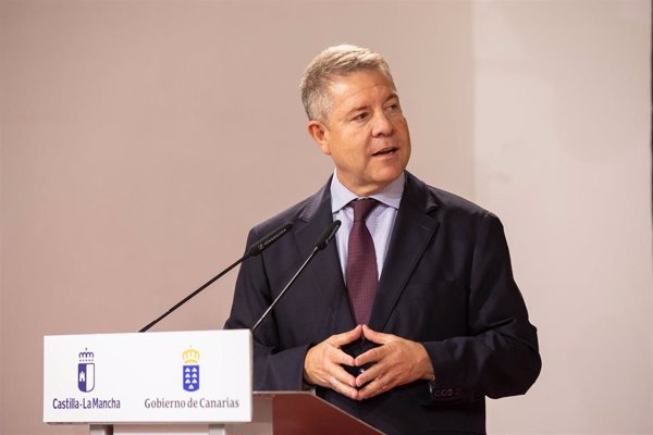 Page aboga por el cese del fiscal general por 