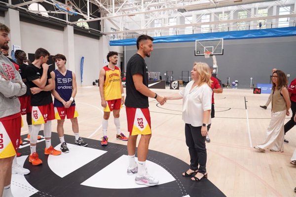 La vicealcaldesa de Madrid visita a España antes del EuroBasket: 