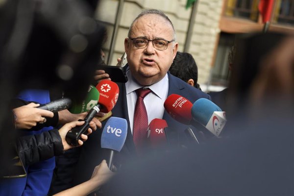 Las CCAA piden a Sanidad compromiso presupuestario para seguir negociando el Estatuto Marco, según el consejero de CyL
