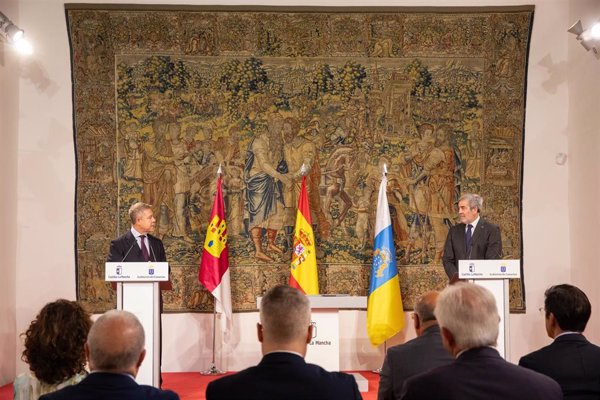 Clavijo ensalza que C-LM ha cumplido siempre acuerdos de menores no acompañados y Page se compromete a cumplir la ley