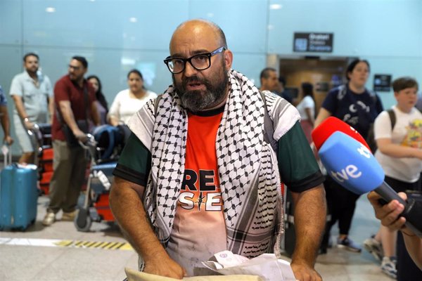 Israel deporta a los dos activistas españoles detenidos tras el abordaje al barco 'Handala'