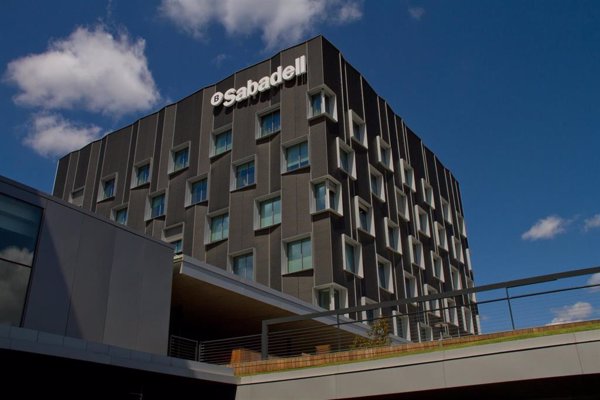 BlackRock y Zurich siguen ampliando su posición en Sabadell y alcanzan nuevos máximos en su capital
