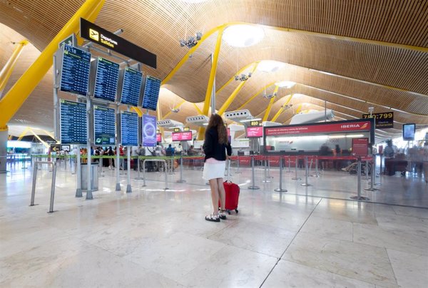Los asientos previstos en vuelos internacionales alcanzan los 13,1 millones en agosto, un 4,4% más