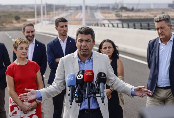 Mazón pide a la nueva comisionada de la dana que colabore y deje de 