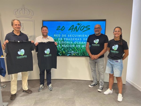 La Red de seguimiento de praderas de posidonia en Murcia cumple 20 años y ha contado con más de 1.000 buceadores