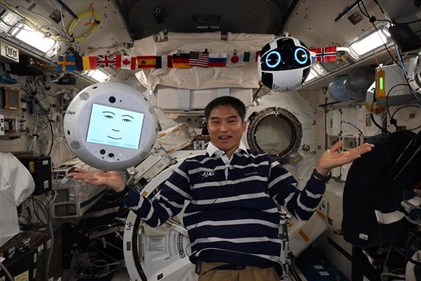 Dos robots de Alemania y Japón juegan al escondite en la ISS logrando la colaboración espacial con IA