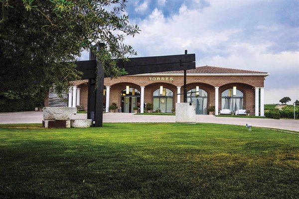 La distribuidora de Familia Torres se redefine como Torres Distribución Vinos y Destilados