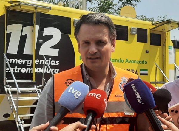 La cabeza del incendio en Las Hurdes (Cáceres) se mantiene