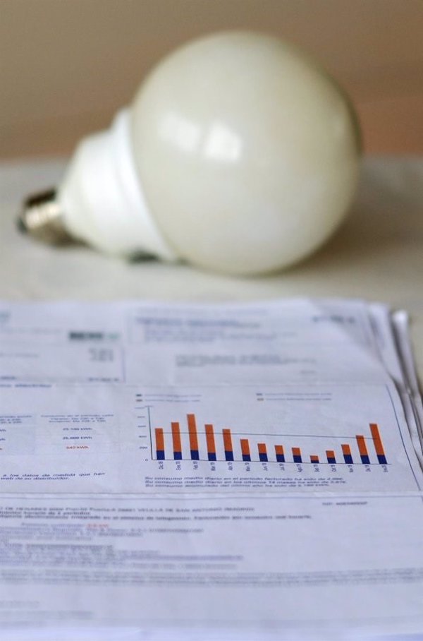 El recibo de la luz sube un 14% en julio con respecto a hace un año y es el más elevado desde febrero