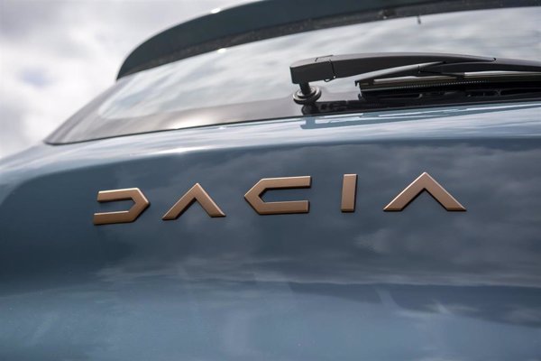 Dacia Sandero repite como modelo más popular en julio y Toyota recupera el puesto de marca más vendida