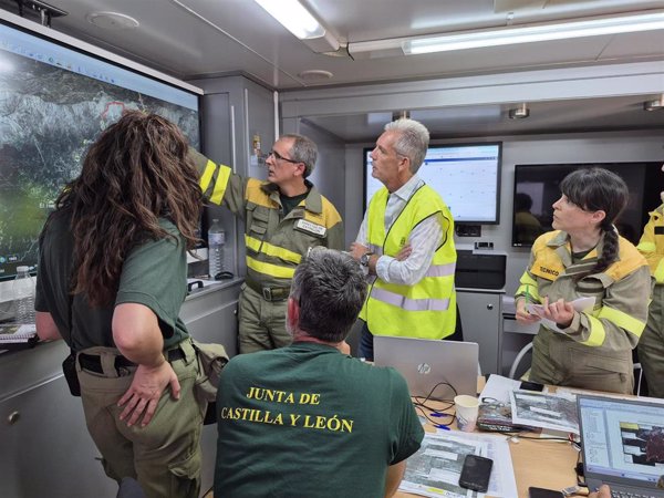 El incendio de Cuevas del Valle (Avila), sin llama activa y falta afianzar un perímetro que abarca 2.262 hectáreas