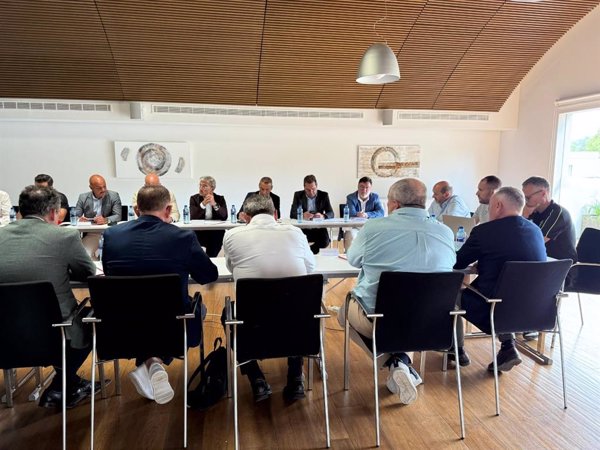Louzán se reúne con los comités arbitrales de las federaciones territoriales