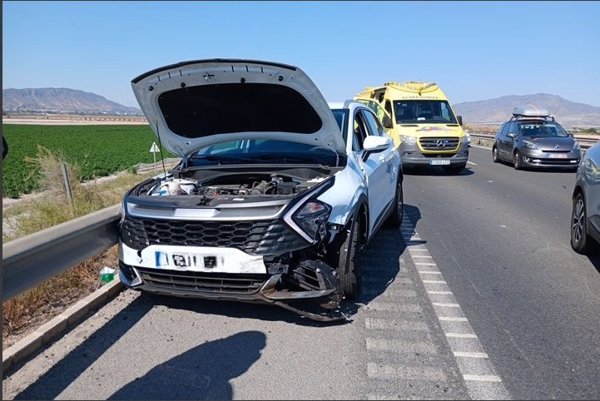 Un accidente múltiple en Alhama (Murcia) deja cuatro personas heridas, entre ellas una menor