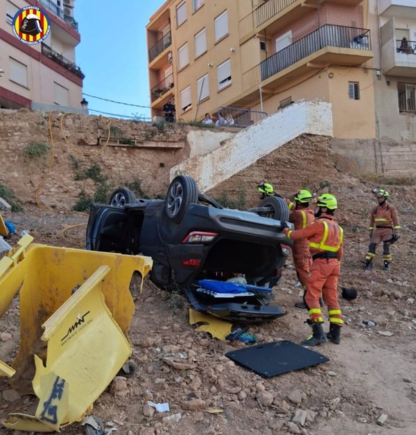 Tres heridos al caer con su vehículo en el barranco de Paiporta (Valencia)