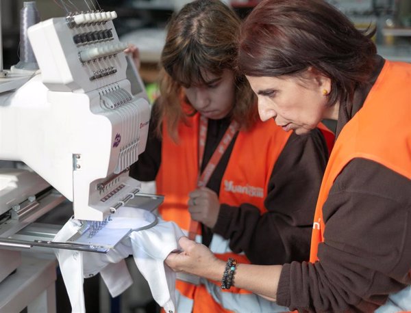 Fundación Juan XXIII vende 15.000 canastillas solidarias realizadas por personas con discapacidad