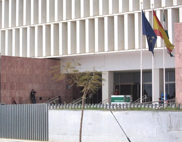 Condenado a diez años de prisión por violar a una menor, hija de su pareja