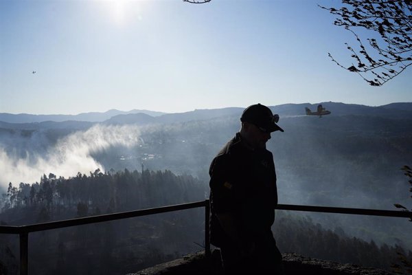Extinguido el incendio forestal de Porto do Son (A Coruña) tras haber calcinado más de 28 hectáreas