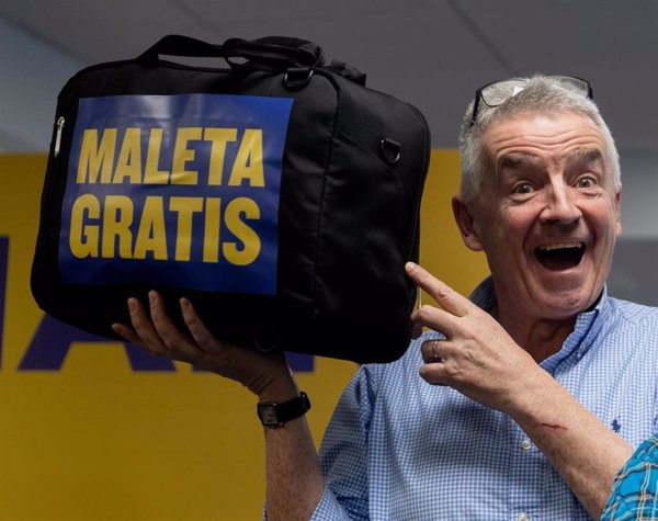 Ryanair actualizará en semanas los medidores para el nuevo tamaño de maletas gratis, ampliado en 5 centímetros