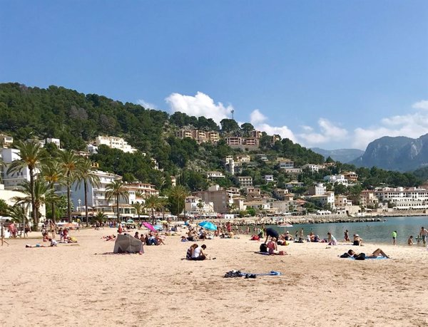 Muere un bañista ahogado en la playa del Puerto de Sóller (Mallorca)