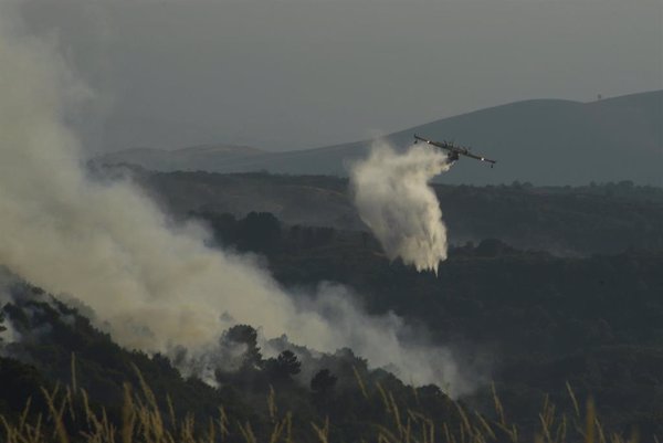 Controlado el incendio de Vilardevós (Ourense) tras calcinar 570 hectáreas