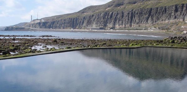 El niño de 13 años rescatado en la playa de La Laja, en Las Palmas de Gran Canaria, se golpeó la cabeza