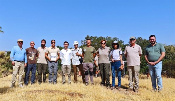 Liberan 13 ejemplares de carraca europea criadas en cautividad en Tabernas (Almería)