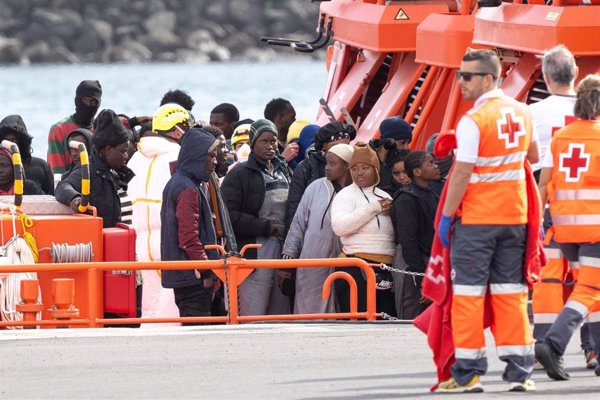 El Gobierno empezará el lunes el traslado de menores migrantes con ocho derivaciones a la Península