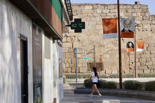 Un total de 37 provincias estarán hoy en aviso por calor, diez con riesgo naranja y máximas de hasta 42ºC