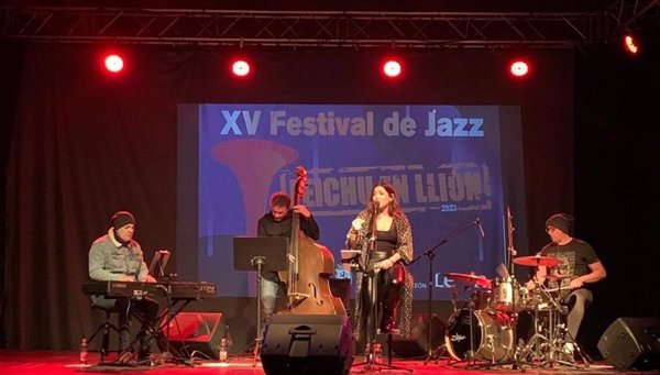 Nuria Martínez & Trifull Jazz y Utopía Band se suben este miércoles al escenario del 'León Street Music'