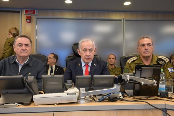 El ministro de Defensa defiende al jefe del Ejército ante las críticas por su opinión sobre el plan para Gaza
