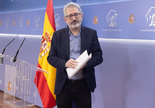 Carlos Martín dimite de su cargo como coordinador de Sumar por motivos de salud y seguirá como diputado en el Congreso