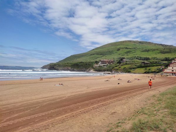 Las playas vascas registraron 13 casos de picaduras de carabela portuguesa este martes