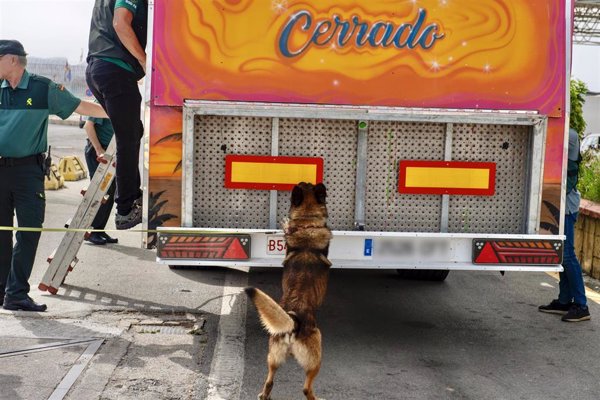 La Guardia Civil intercepta a un niño marroquí escondido en una atracción de la feria de Ceuta