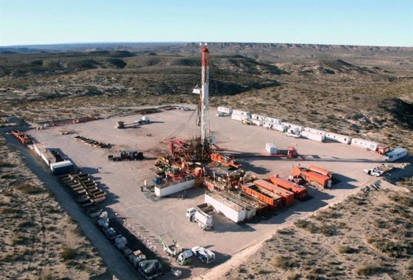 La argentina YPF compra dos bloques de TotalEnergies en Vaca Muerta por 429 millones