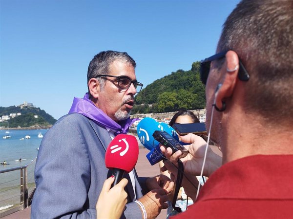 El alcalde de San Sebastián se muestra 