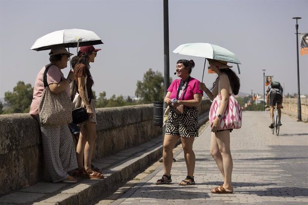 El calor seguirá todo el fin de semana, con más de 36ºC en casi toda España y 40ºC en la mitad sur y nordeste peninsular
