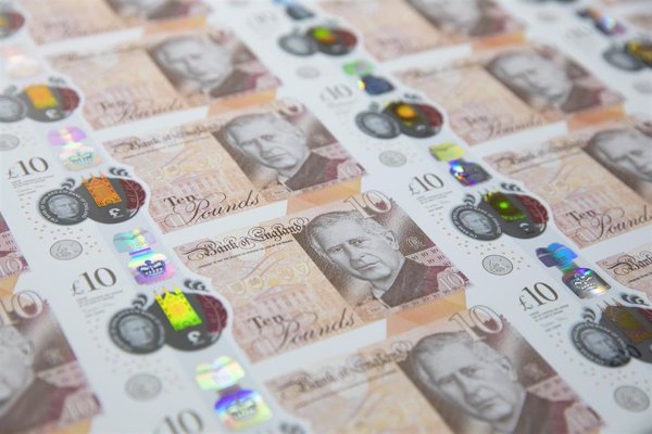 Un dividido Banco de Inglaterra reduce al 4% los tipos de interés, en mínimos desde 2023
